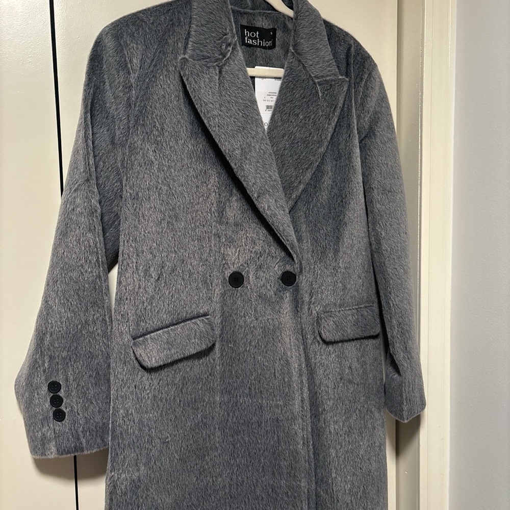 Elegant Oversized Winter Overcoat - Picture 9 of 11